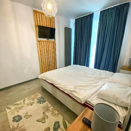 Alezzi 5Thavenueapartment *